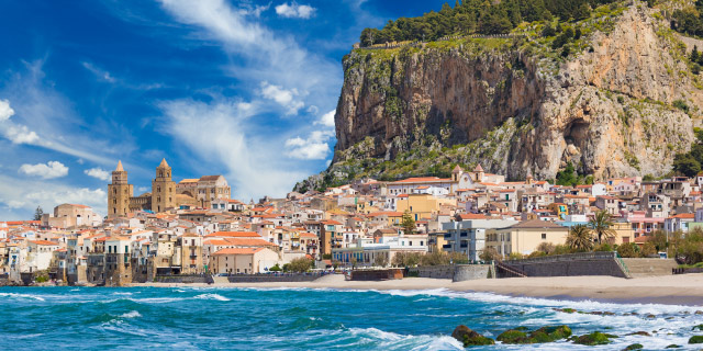 Vista dal mare di Cefalù