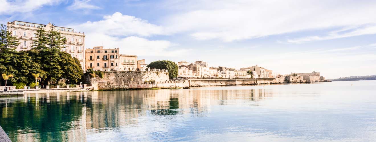 Vista di ortigia dal mare