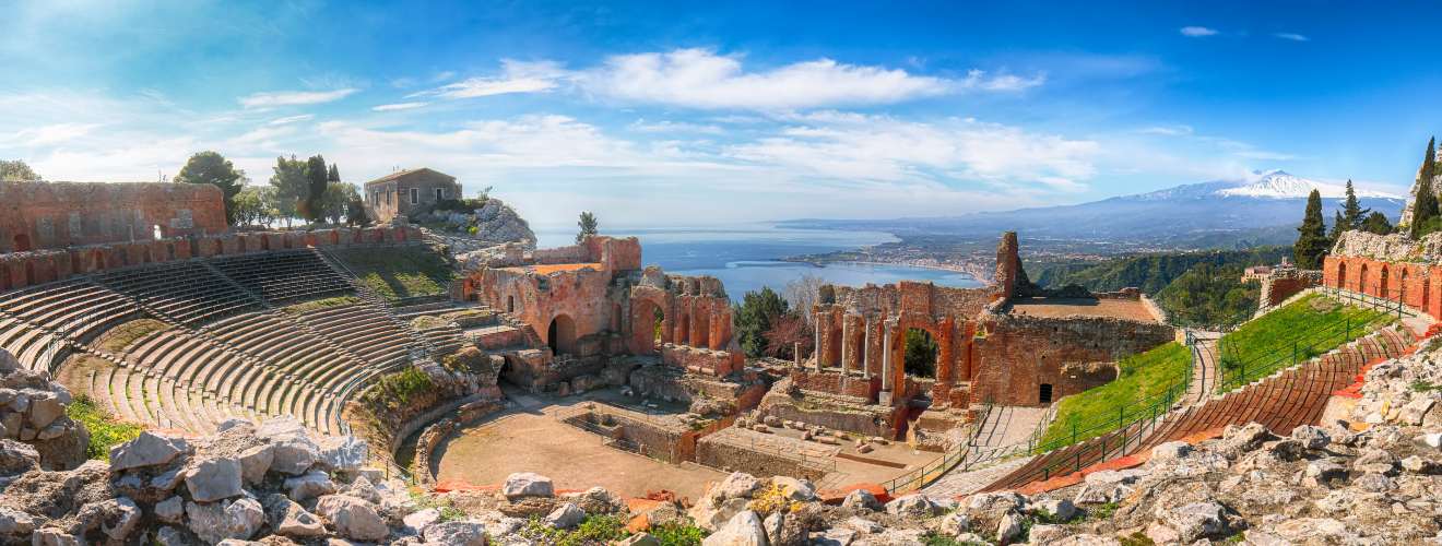 villa-taormina-vista-dal-teatro-taormina