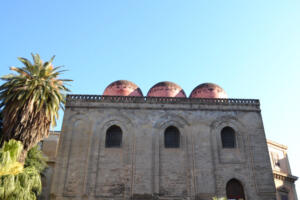 Le tre cupole della chiesa di San Cataldo a Palermo